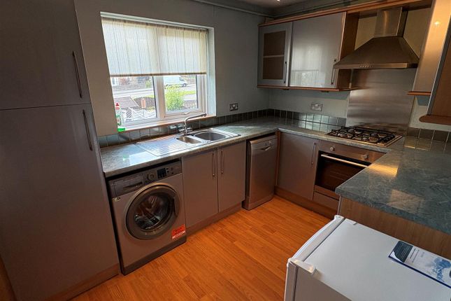 43, Glenroyd Avenue, Bradford photo 2