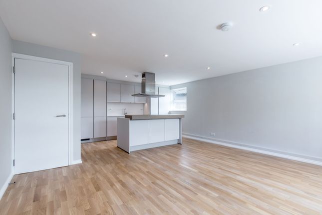 Centre Court 102-106 Oakleigh Road North, London photo 4