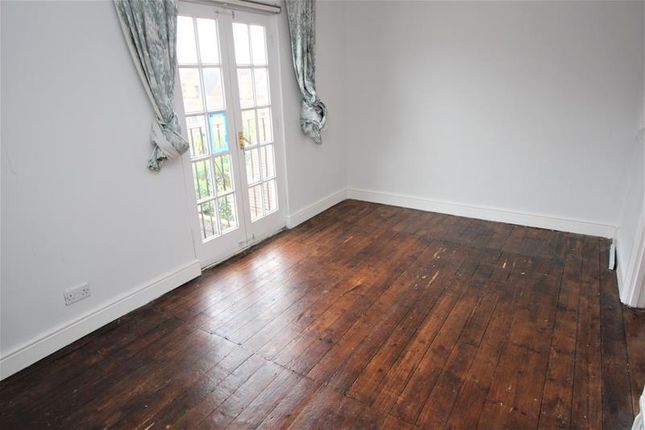Flat 5, Oaklands Court, 25 Rothsay Road, Bedford photo 3