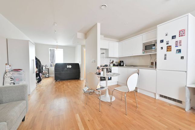 Thumbnail Flat to rent in Walworth Road, Elephant And Castle, London