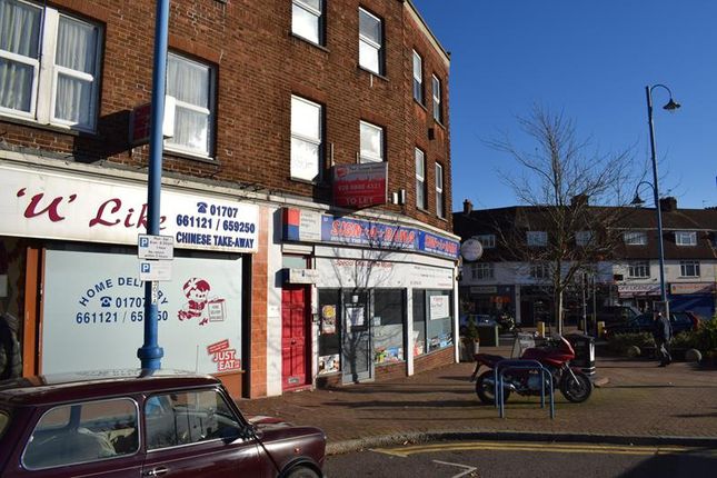 Office to let in Offices Above, 22 The Broadway, Potters Bar, 22 The Broadway, Potters Bar, Hertfordshire
