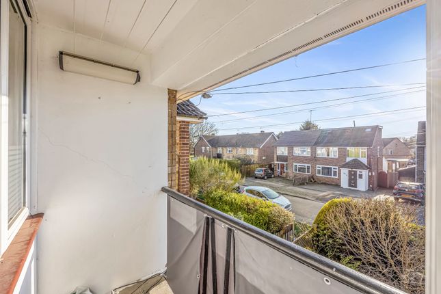 21 Coneyberry, Reigate photo 4