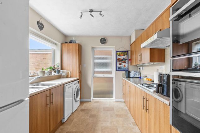 27 Chilton Close, High Wycombe photo 4