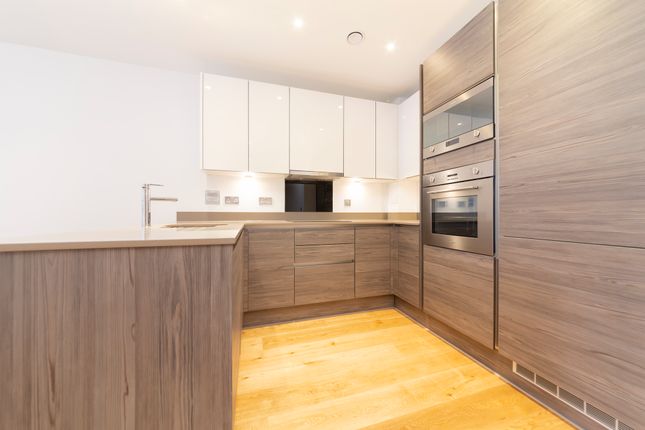 Flat to rent in Harbourside Court, 1 Gullivers Walk, London