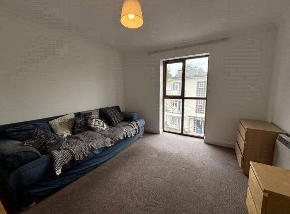Flat 12, Oakley House,, Court Road, Hampshire photo 2