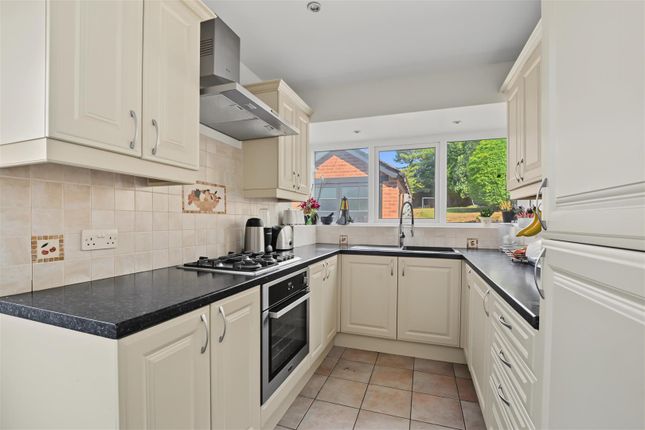 3, Seven Oaks Crescent, Nottingham photo 4