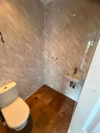 16, Averley Road, Romford photo 4