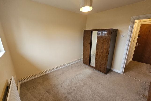 Flat B 697 Llangyfelach Road, Treboeth, Swansea photo 5