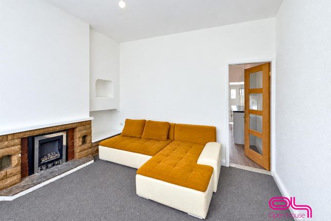 24, Waggon Road, Ashton-Under-Lyne photo 2