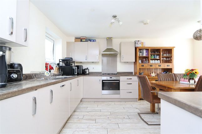 18, Montague Crescent, Brooklands photo 2