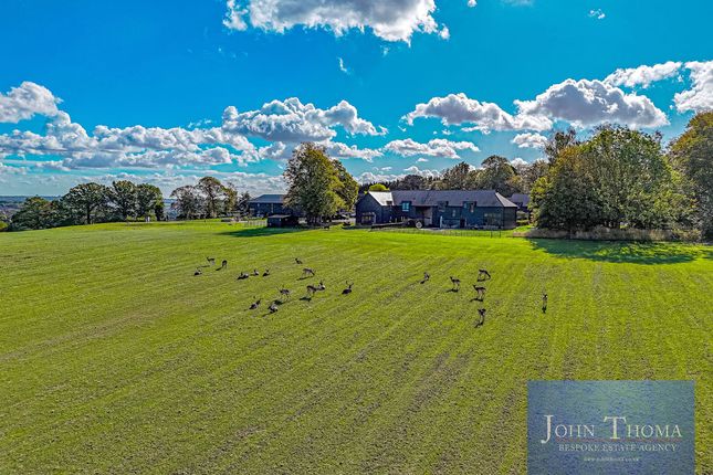 4, Upper Bedfords View, Romford photo 3