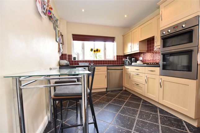 1, Steeple Close, Leeds photo 4