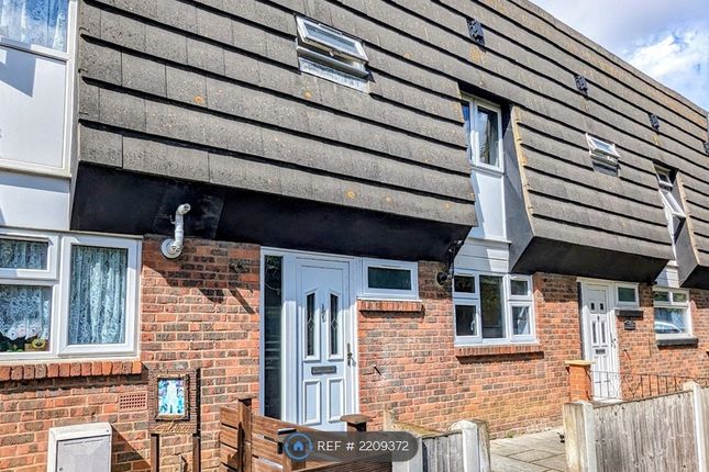 Terraced house to rent in Little Oxcroft, Basildon