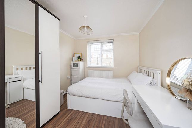 Thumbnail Maisonette for sale in Old Bethnal Green Road, Bethnal Green, London