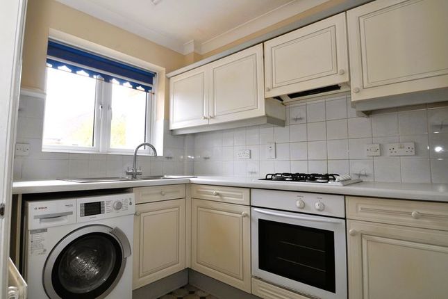 2 Rushmon Villas, Cavendish Road, New Malden photo 2