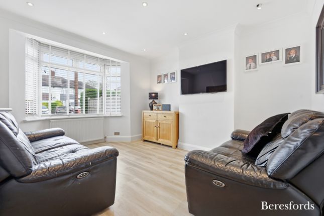 12, Edwards Close, Brentwood photo 4