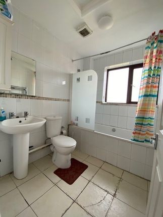 Flat for sale in Heathwood Court, Hounslow, Greater London
