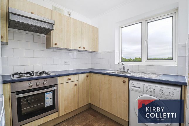 Woodcote Close, Cheshunt photo 3