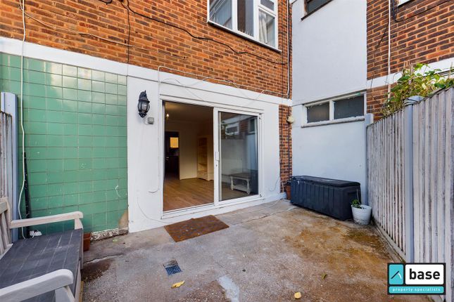 13 Fellows Court, Weymouth Terrace, London photo 4