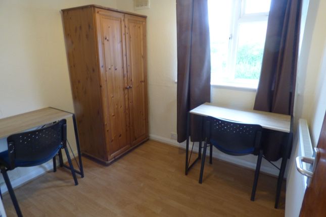 Semi-detached house to rent in Olton Avenue, Beeston, Nottingham