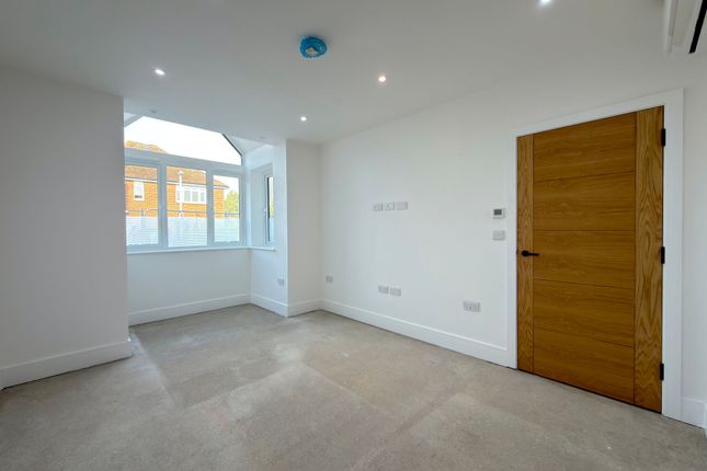 2 Egbert Road, Faversham photo 4