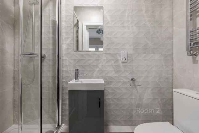 Room 2, 6 Flint Close, London, E15 4QP, London photo 3