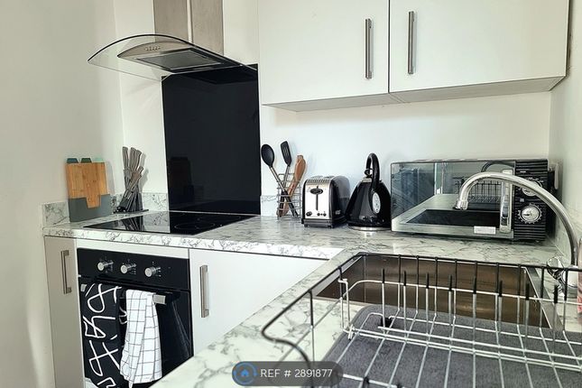 Studio flat on Flat   London Road, Leicester, £810/mo