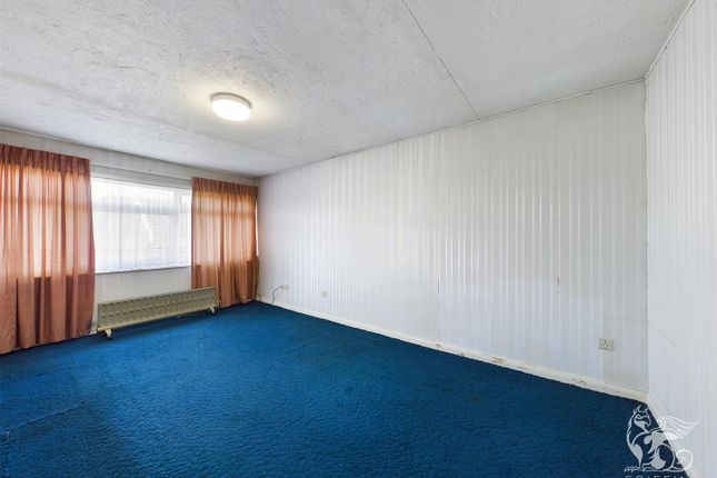 Thumbnail Flat for sale in Rectory Road, Grays