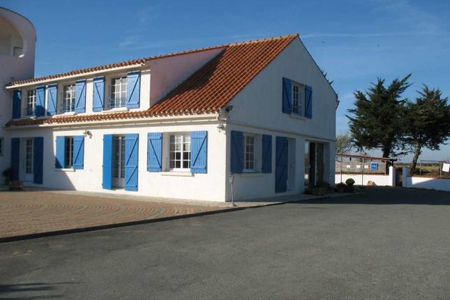 Property for sale in Jard-Sur-Mer, Pays-De-La-Loire, 85520, France