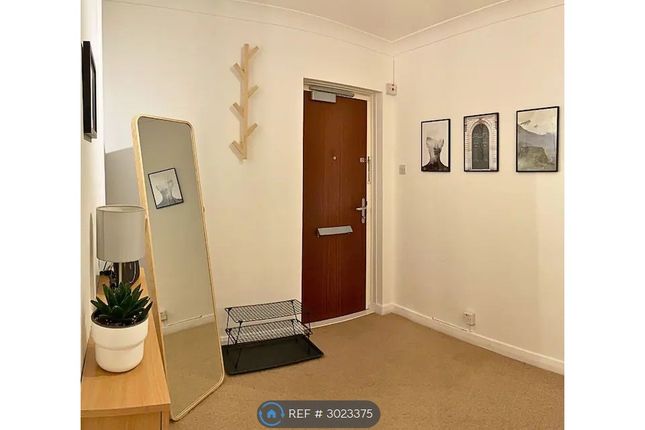 Flat, Cranford Lodge Victoria Drive, London photo 5