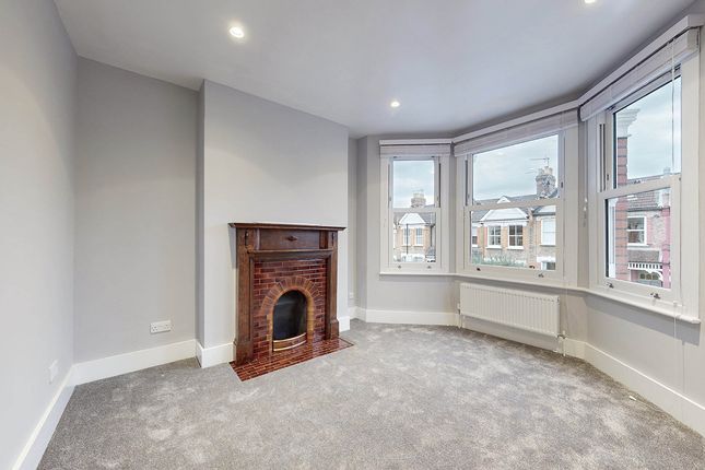 Flat to rent in North View Road, London