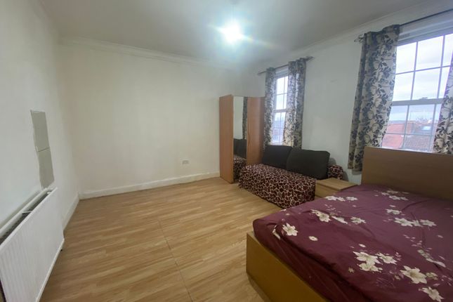 Thumbnail Flat to rent in Allenby Road, Southall