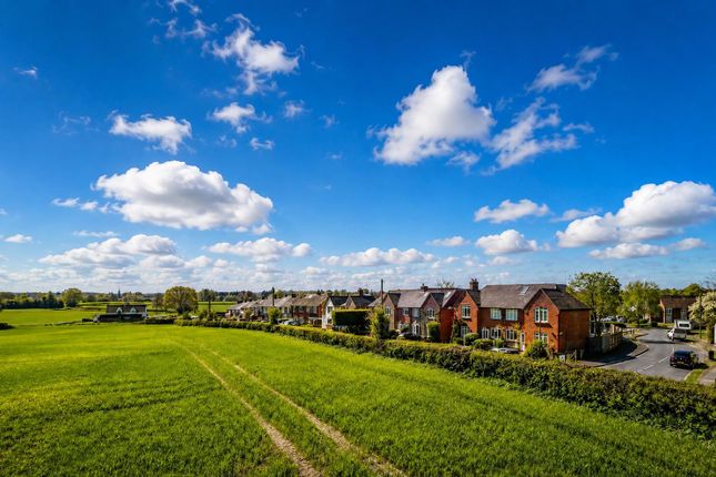 2, Canons Lane, Tadworth photo 4