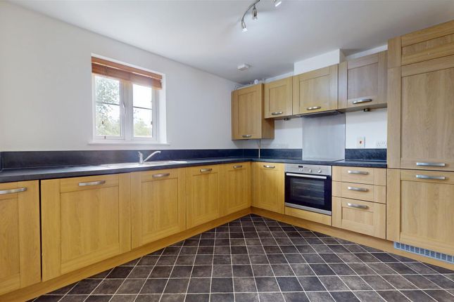 18, Green Farm Road, Newport Pagnell photo 4