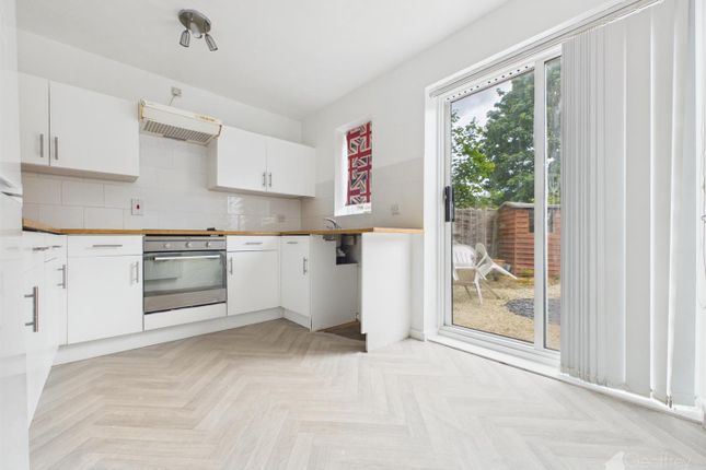9, Middlesborough Close, Weston Heights, Stevenage photo 3