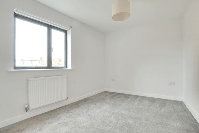 Flat to rent in Wenlock Place, (Pp405), Plaistow