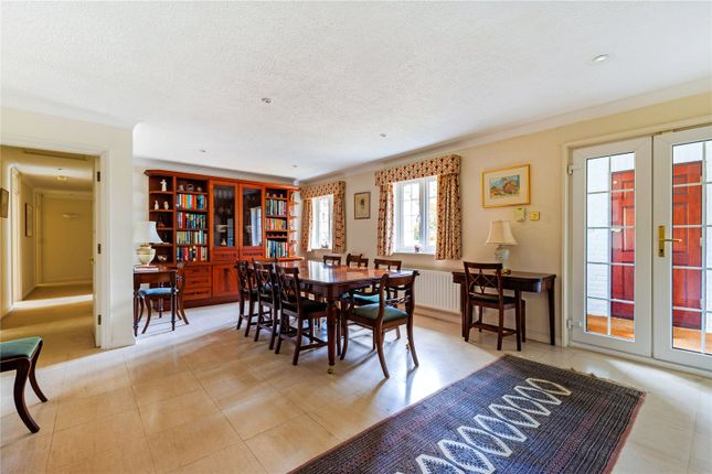 4, Priory Close, Ascot photo 3
