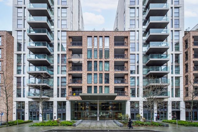 Flat for sale in Paddington Exchange, London