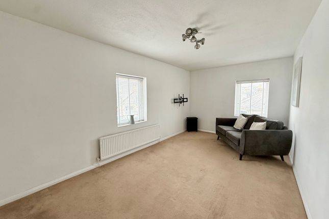 17 Portland Court, Torquay photo 3