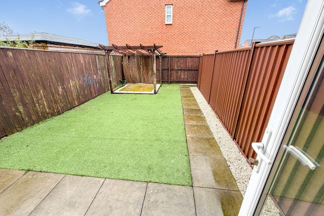 32, Inglefield, Hartlepool photo 2