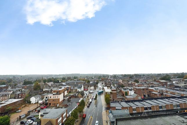 1-bed flat on Priory Heights, Dunstable, £850/mo