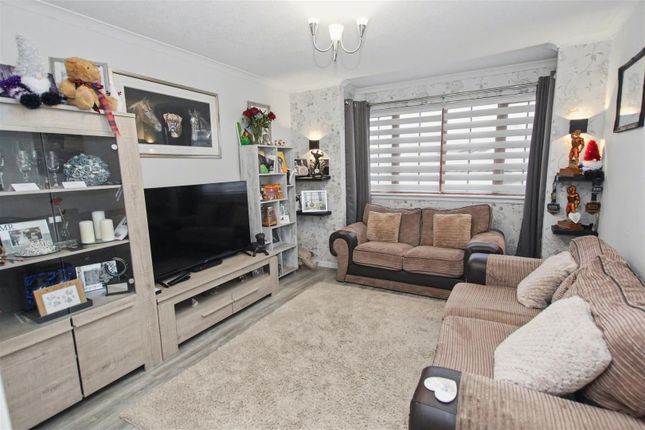 2, Mayfield Gardens, Carluke photo 3