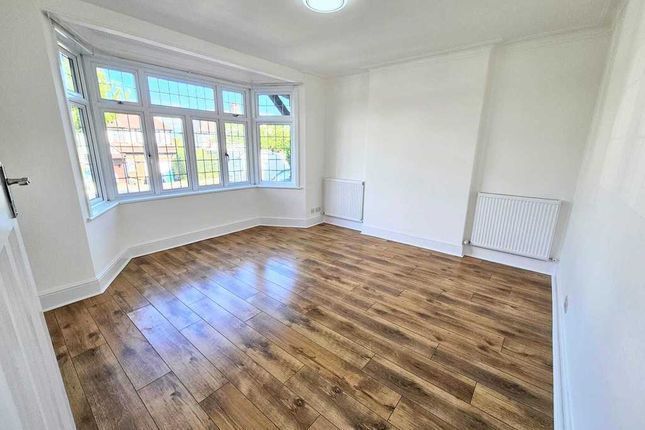 63, GLENDALE AVENUE, Edgware photo 2