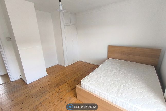 Master Bedroom (Alternate View)