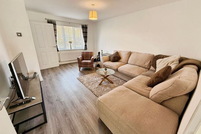 4 Campanula Grove, Telford photo 2