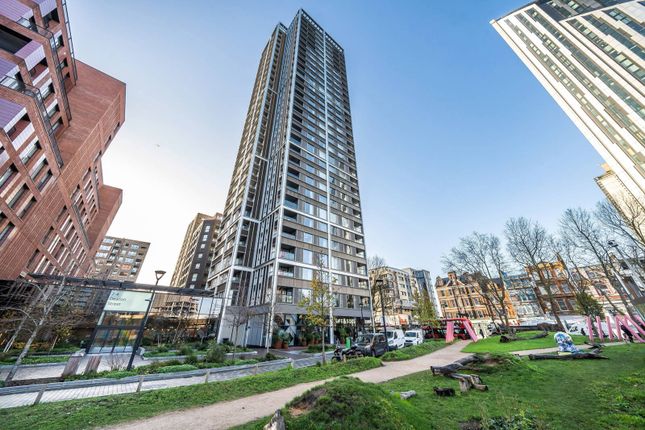 Thumbnail Flat for sale in Walworth Road, Elephant And Castle, London