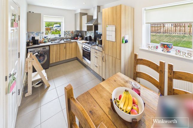 18, Eddleston Way, Reading photo 4