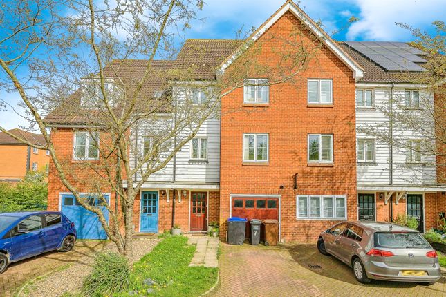 Thumbnail Terraced house for sale in Lawrence Hall End, Welwyn Garden City