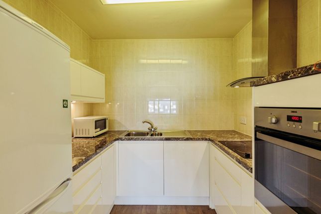 26, Sandringham Lodge, Crescent West photo 4