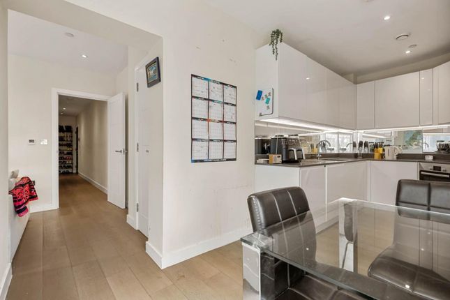 Flat 12, 3, High Street, Bromley photo 2